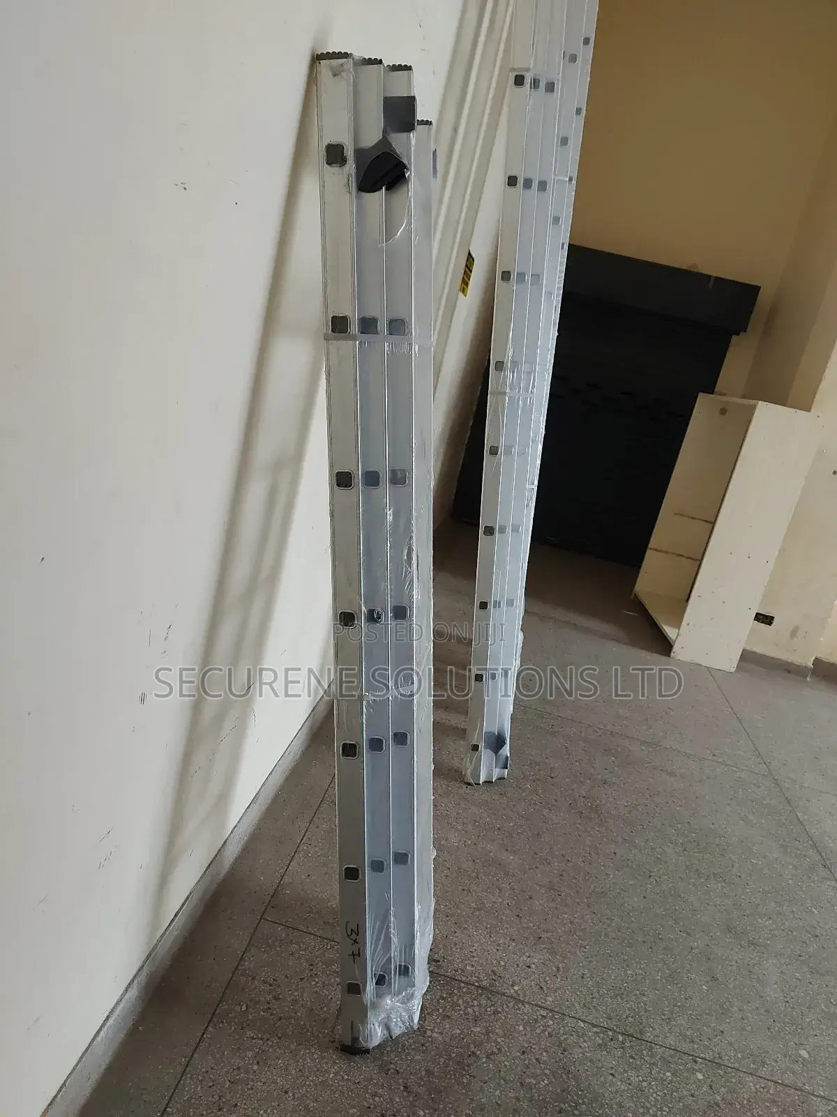 Aluminium Pipe Portable Tripple Extension Vertical Ladder