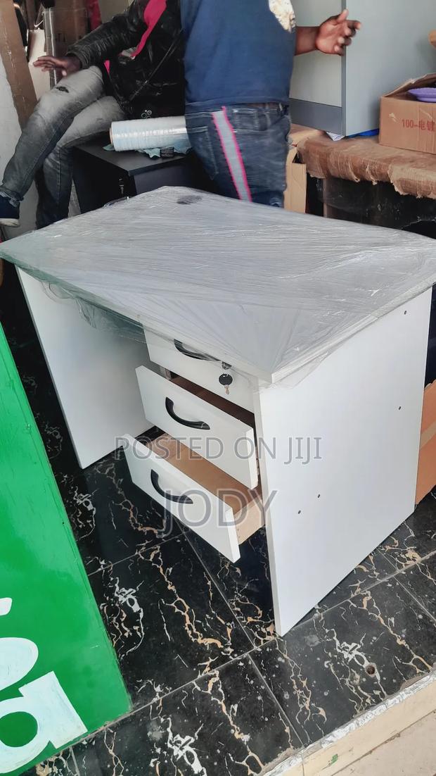 Urban Office Desk - main view