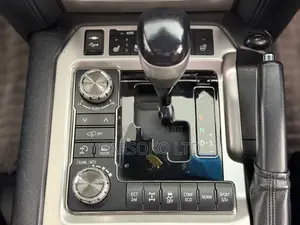 Toyota Land Cruiser 2016 Pearl