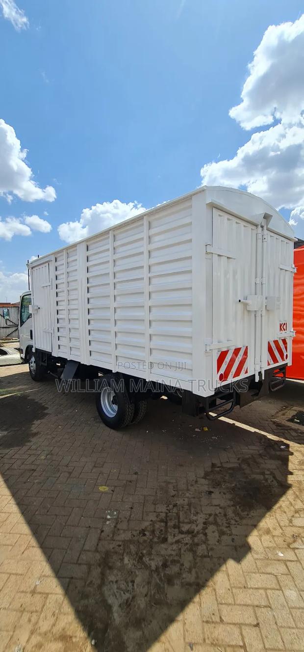 Isuzu NMR 2024 White - thumbnail 5