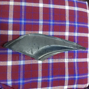 Windscreen Finisher Axio RH