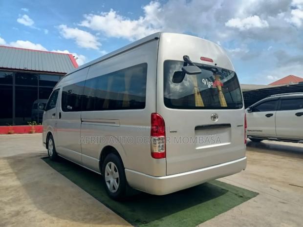 Toyota Grand HiAce 2018 Silver - thumbnail 3