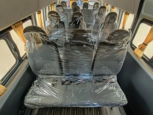 Toyota Grand HiAce 2018 Silver - thumbnail 5