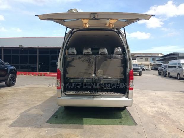 Toyota Grand HiAce 2018 Silver - thumbnail 8