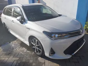 Toyota Corolla Fielder 1.5 Hybrid FWD 2017 White