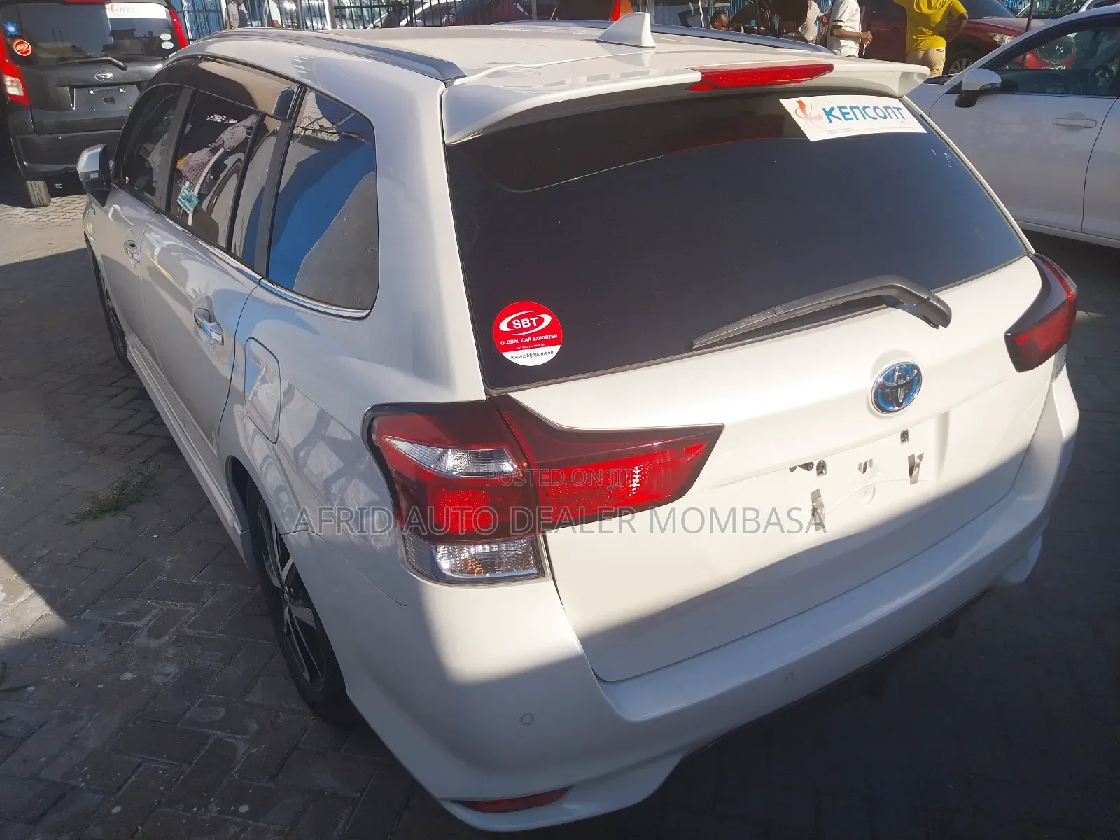 Toyota Corolla Fielder 1.5 Hybrid FWD 2017 White
