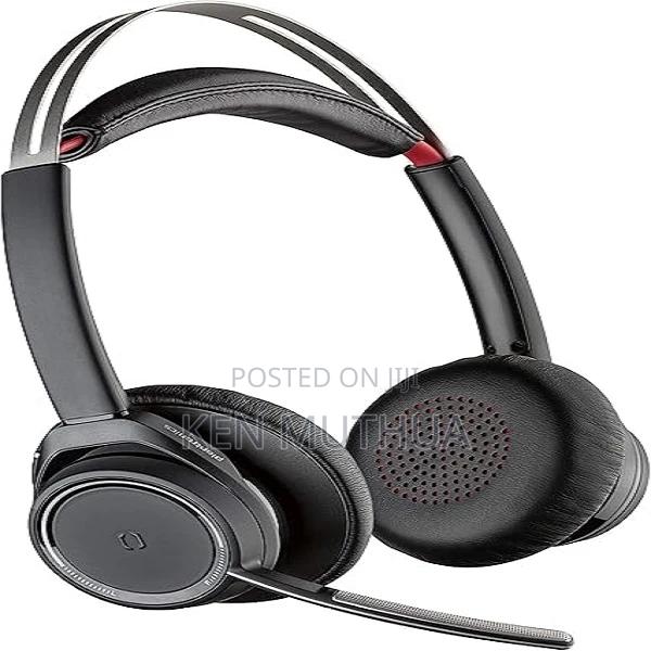 Plantronics - Voyager Focus UC With Charge Stand (Poly) - main view