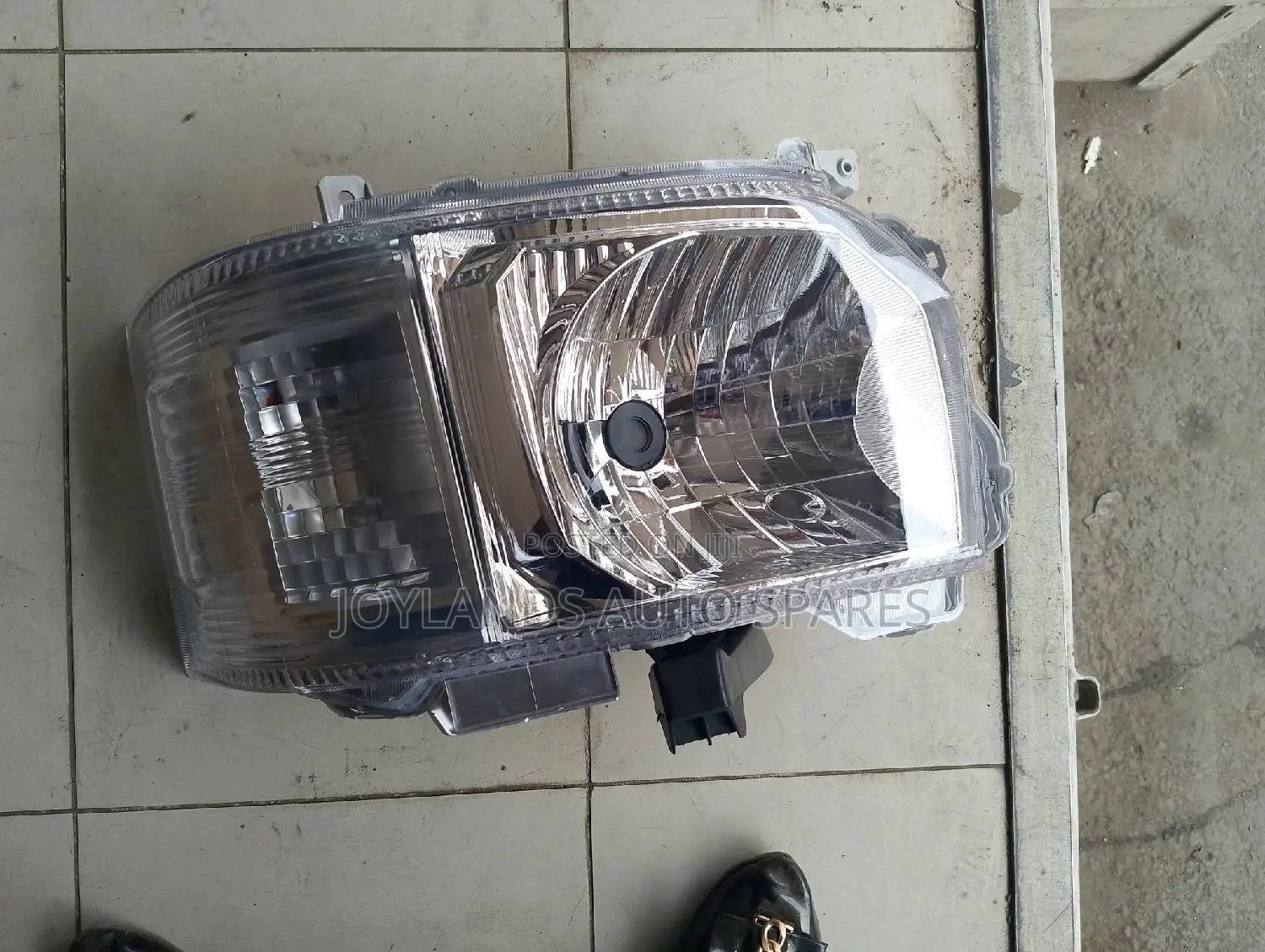 Toyota Hiace 9l 2014 Headlamp