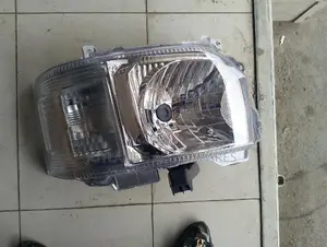 Toyota Hiace 9l 2014 Headlamp