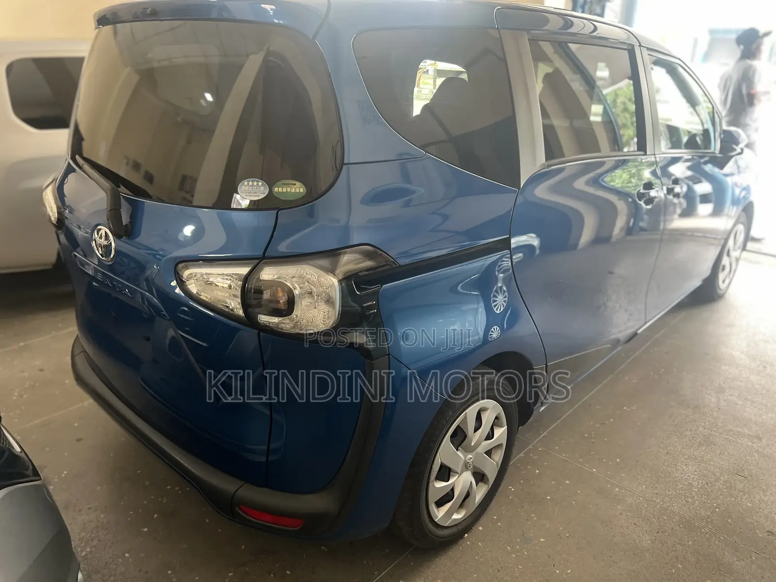 Toyota Sienta 2018 Blue