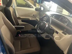 Toyota Sienta 2018 Blue
