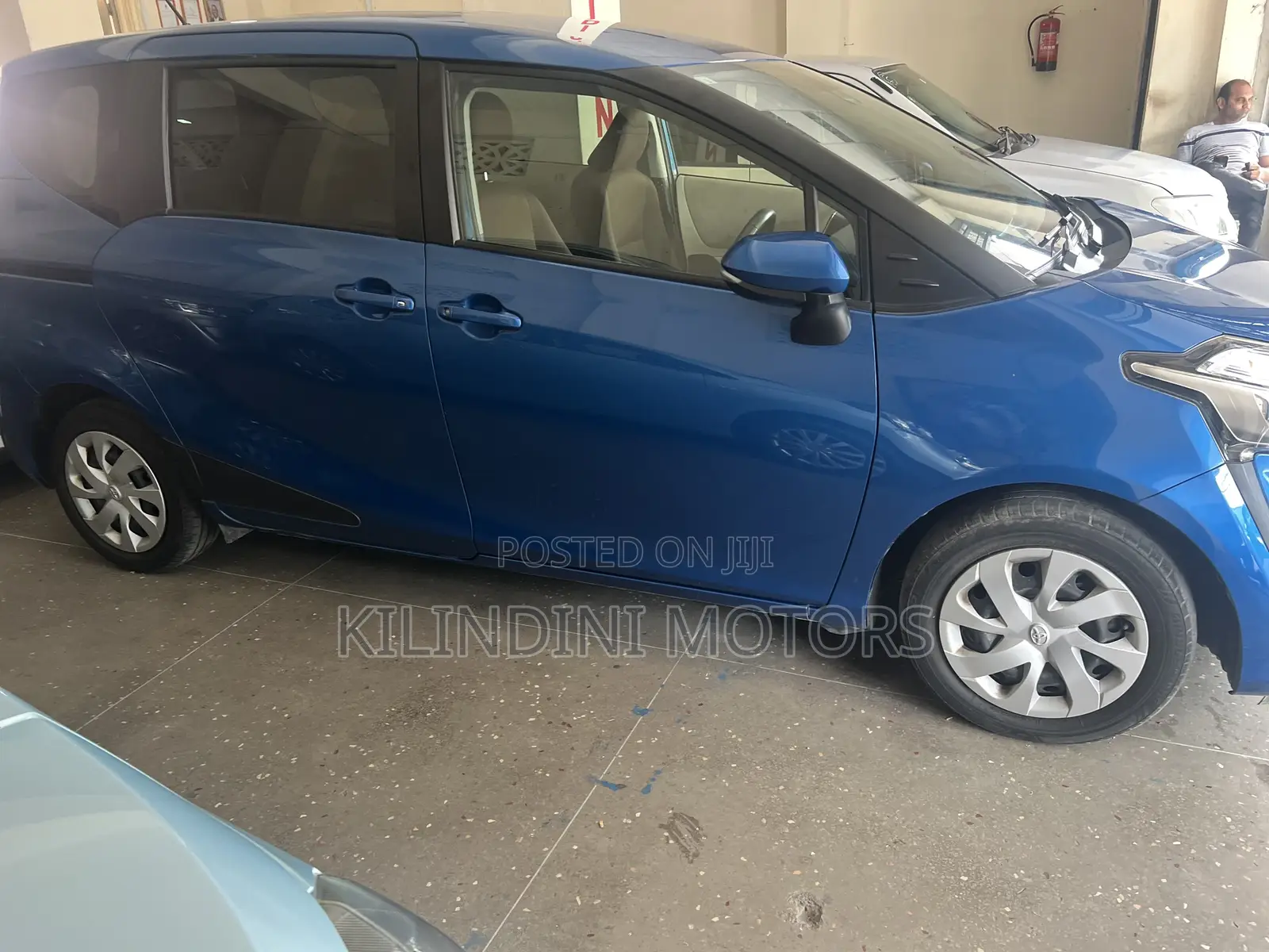 Toyota Sienta 2018 Blue