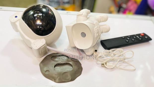 Astronaut Nebula Galaxy Projector - thumbnail 4