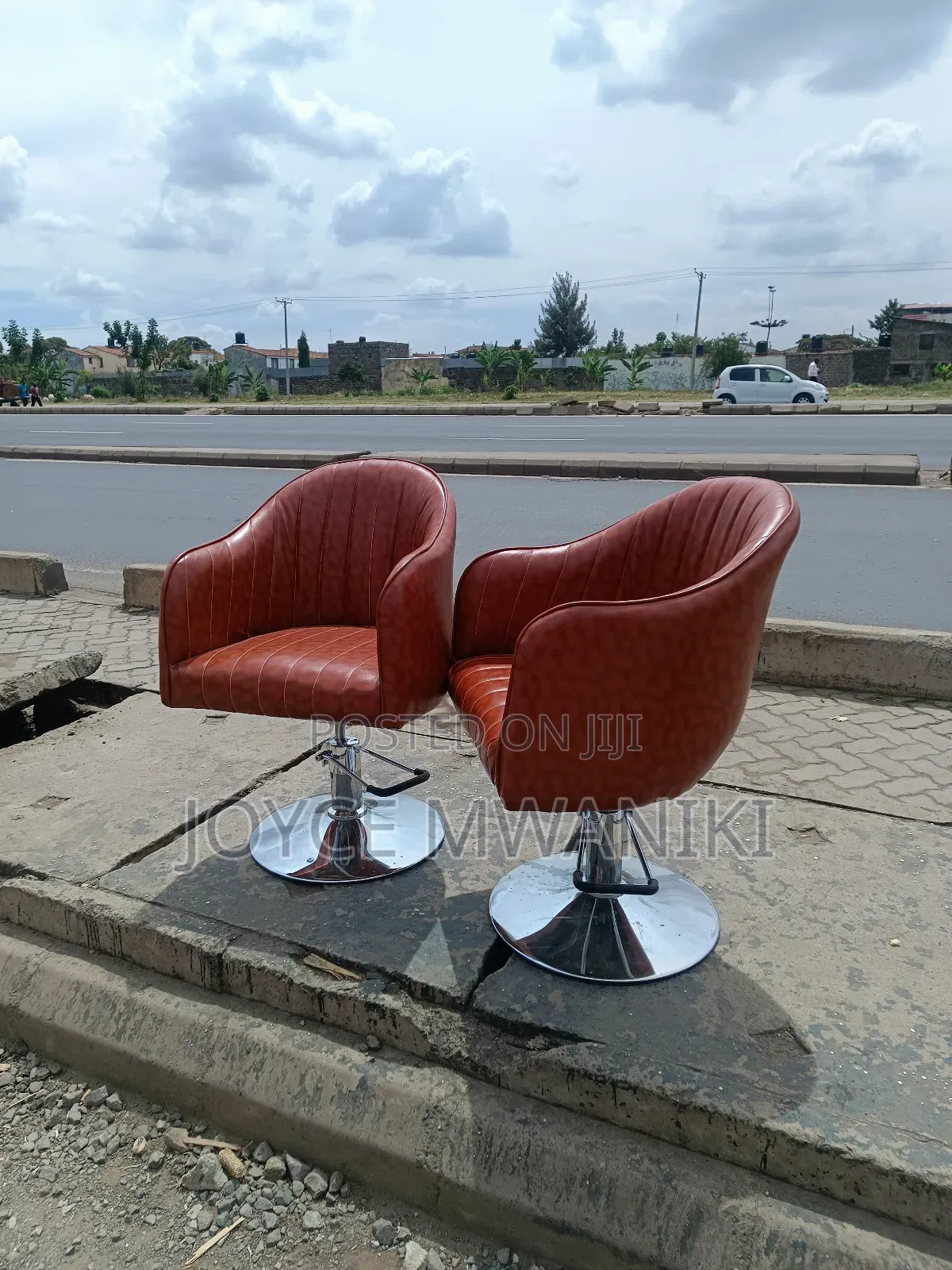 Salon Seats With Hydraulic Machine, Brown Colour 