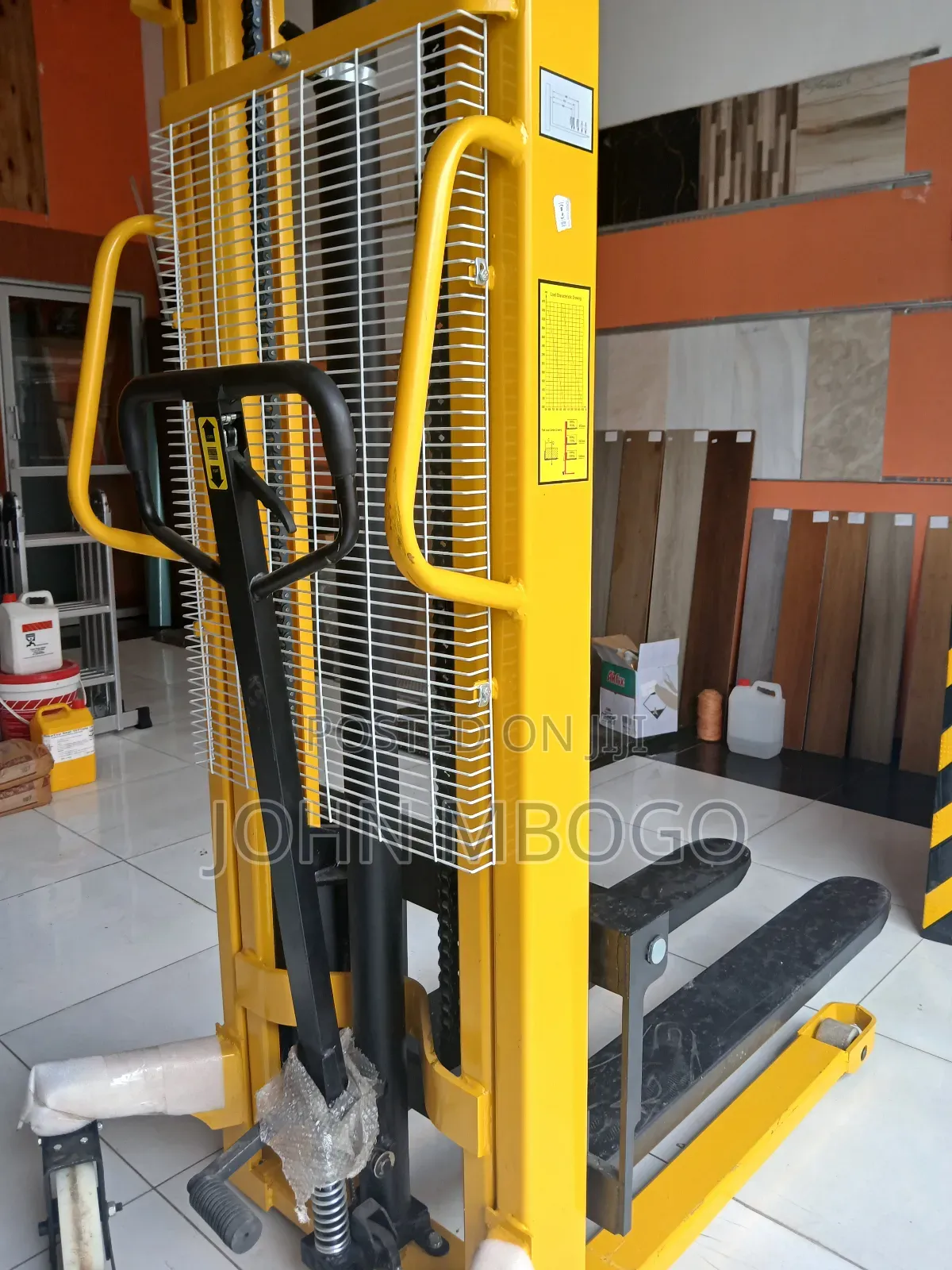 Hydraulic Manual Stacker . 2t