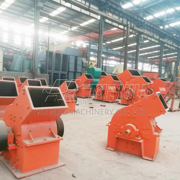 Stone Rock Hammer Crusher Machine for Construction Waste - main view