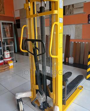 Manual Stacker(Folklift ) 2t - thumbnail 2