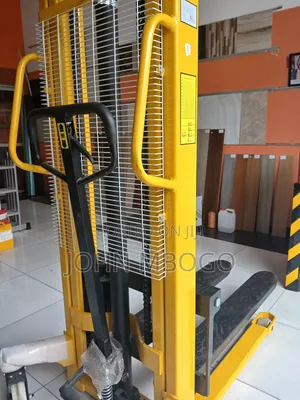 2T Hydraulic Manual Stacker