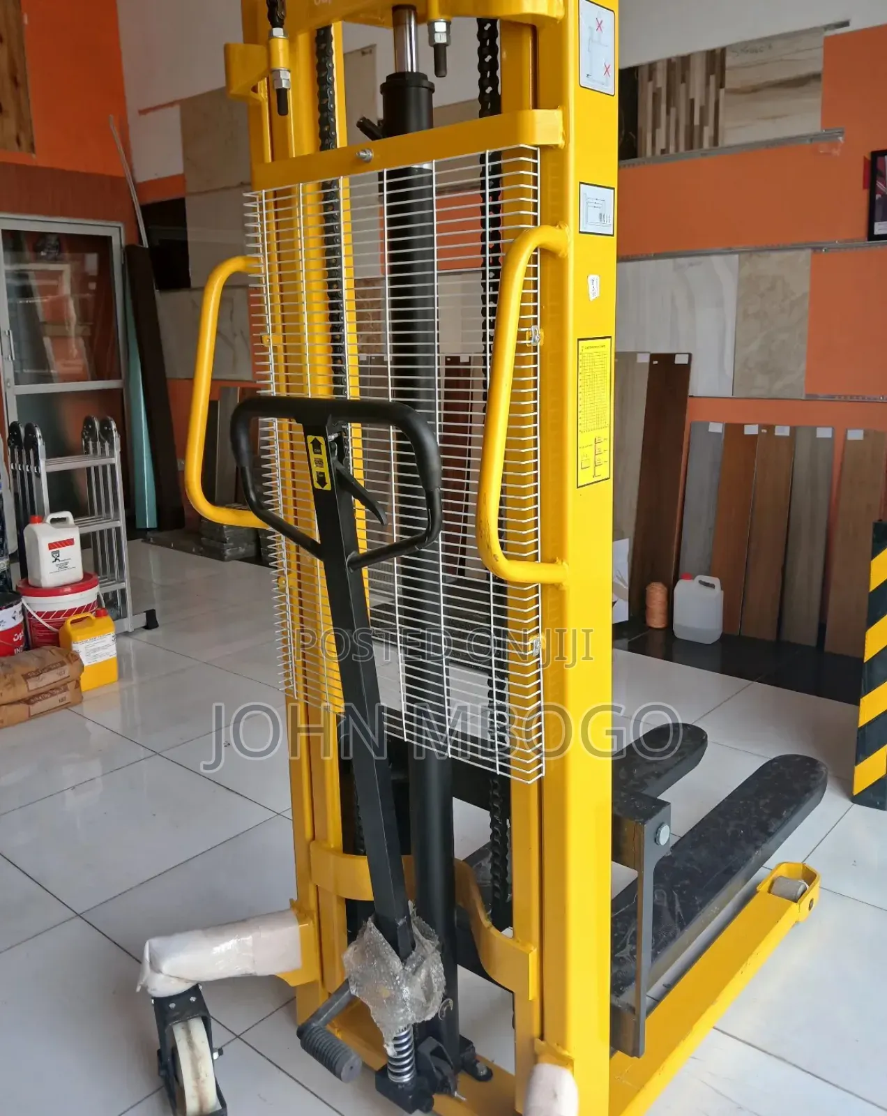 2T Hydraulic Manual Stacker