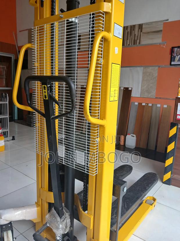 Hydraulic Manual Stacker Machine 2T, 1.6m - thumbnail 3