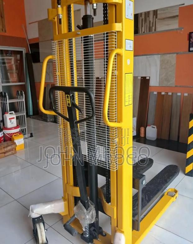 Hydraulic Manual Stacker Machine 2T, 1.6m - main view