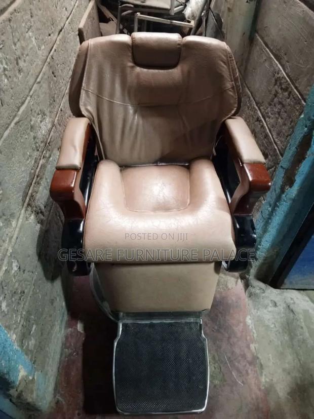 Executive Barber/ Kinyozi Chair - thumbnail 4