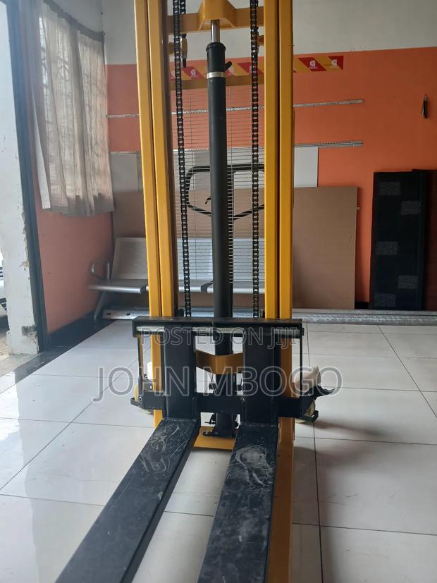 Hydraulic Manual Stacker 3m - thumbnail 3