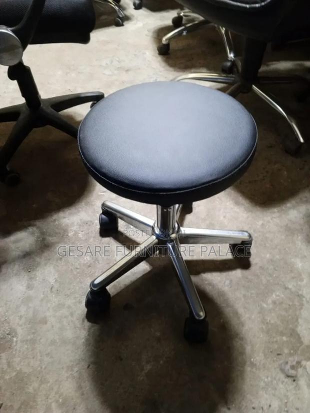 Executive Stool - thumbnail 3