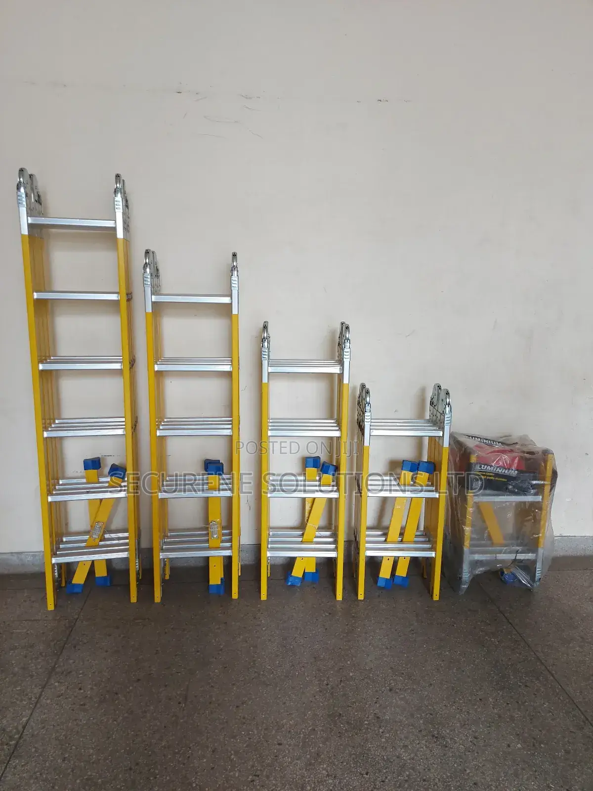 Safety Step Multi-Functional Fibreglass Ladder.