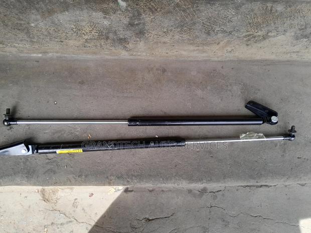 Subaru Outback/Legacy Boot Shocks