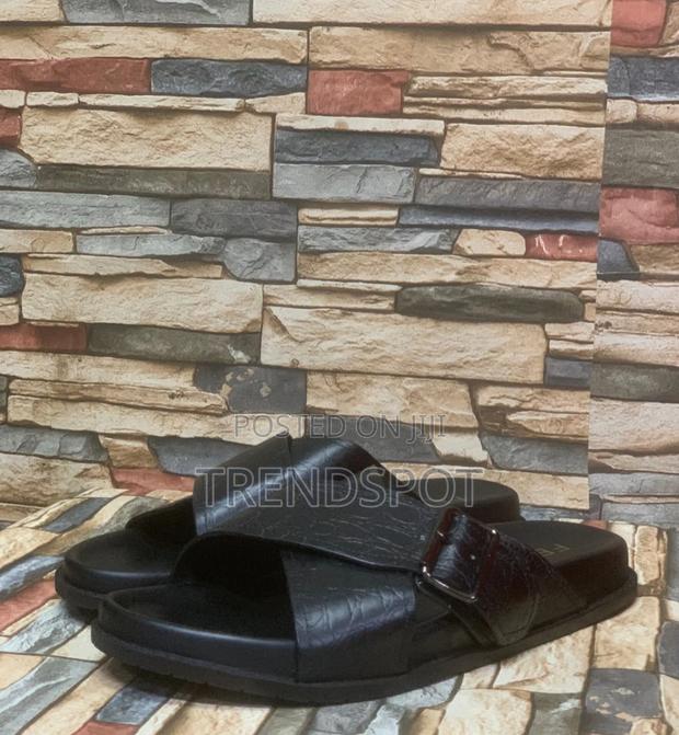 Fendi Sandals 
Sizes. 40-45