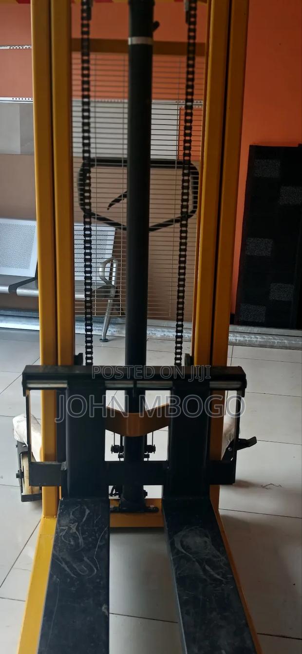 Manual Stacking Machine 2tonne - thumbnail 3