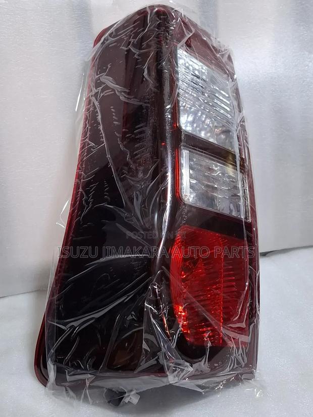 Isuzu Dmax Tail Lamb 2012 - main view