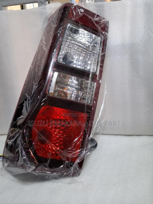 Isuzu Dmax Tail Lamb 2012 - thumbnail 3