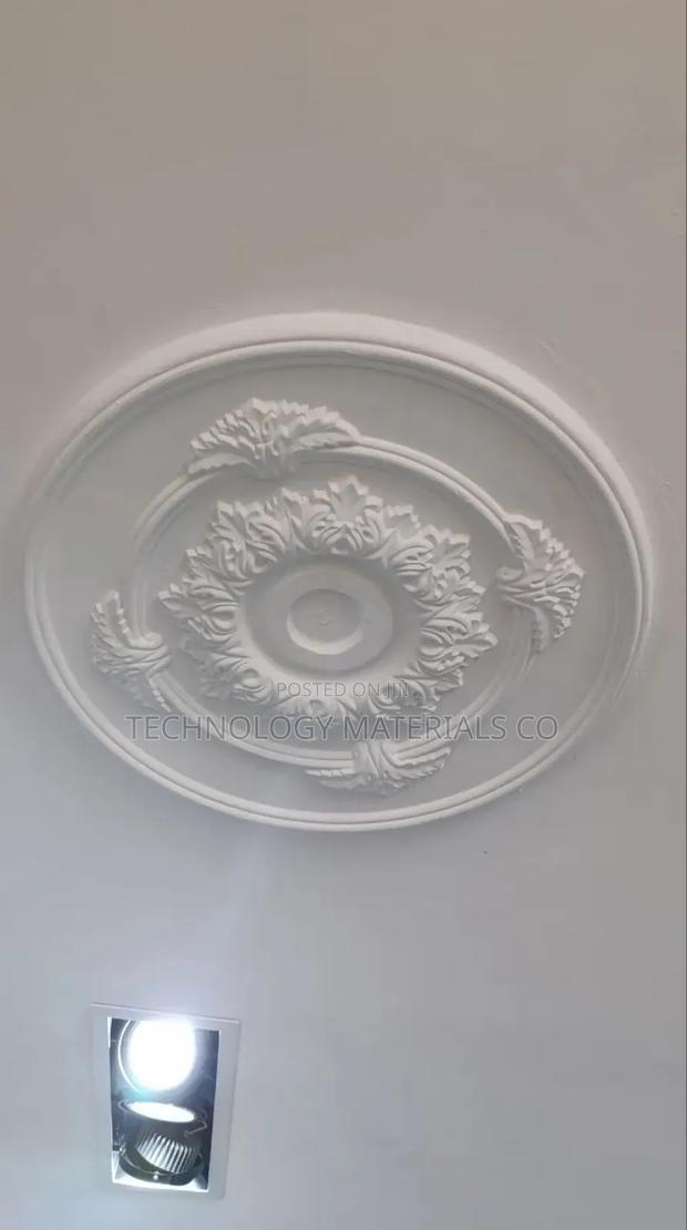 Ornate Petal P.U. Medallion.
