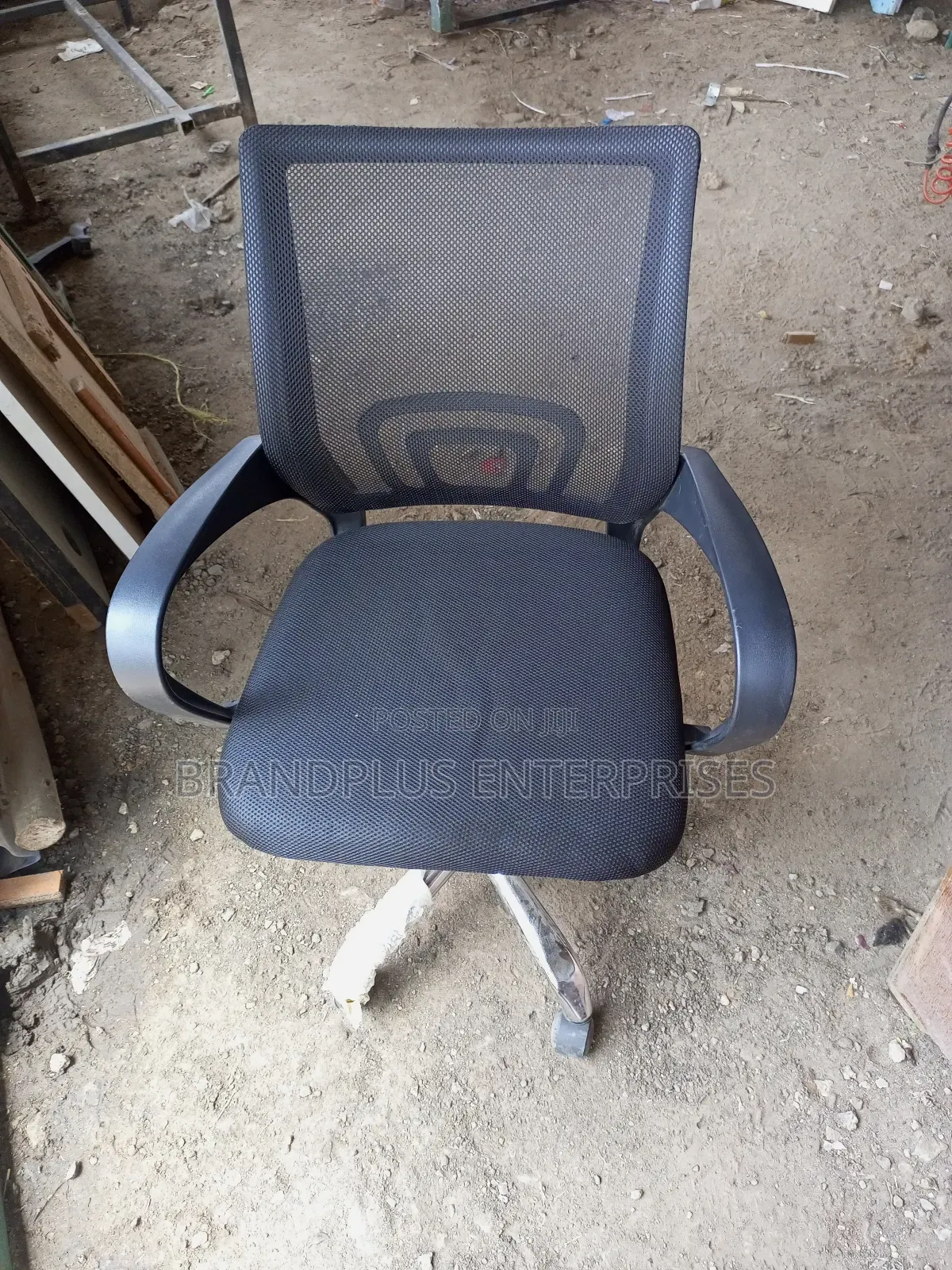 Secretariat Chair