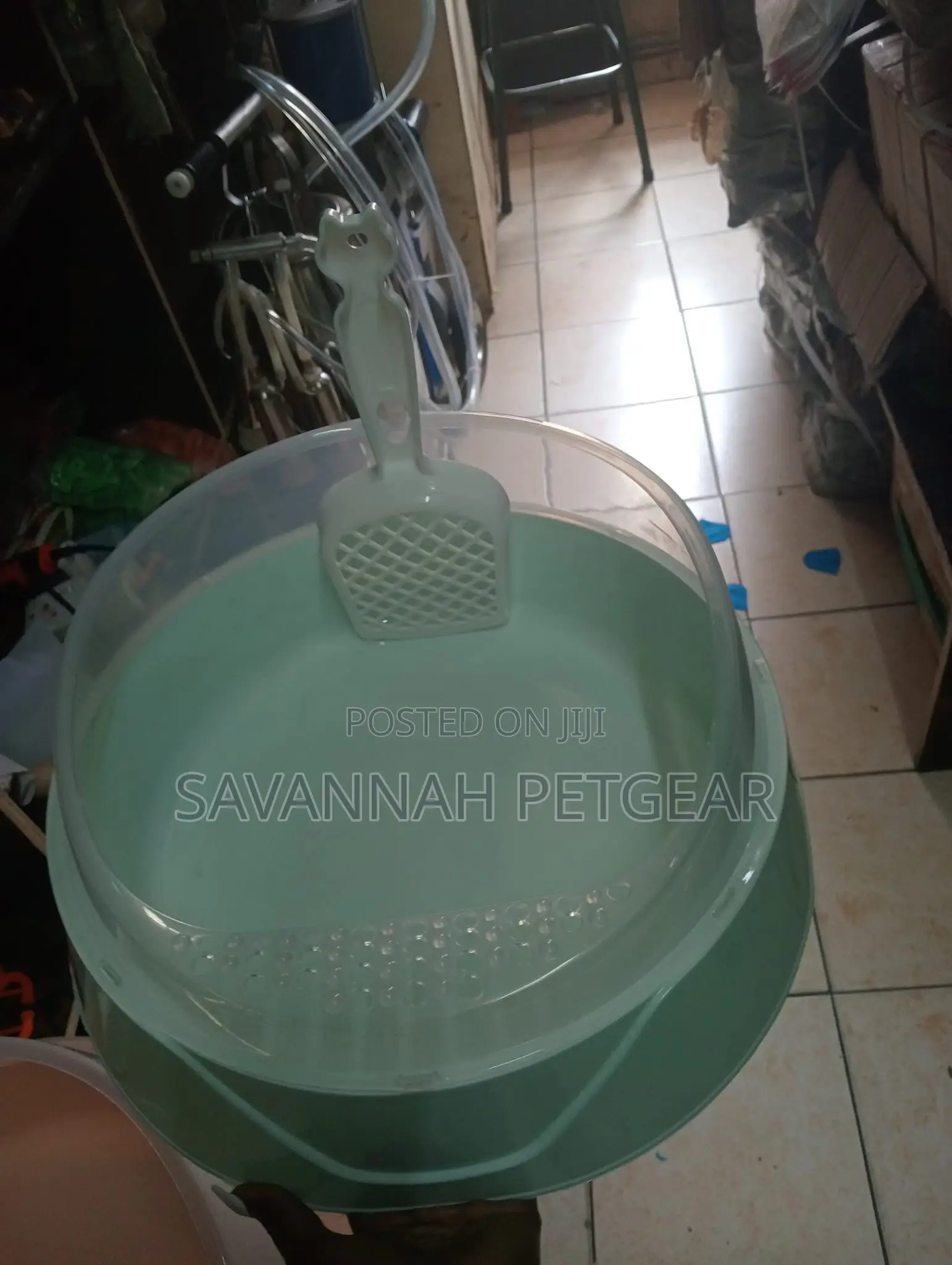 Quality Semi Closed Cat Litter Box Tray With Free Scooper