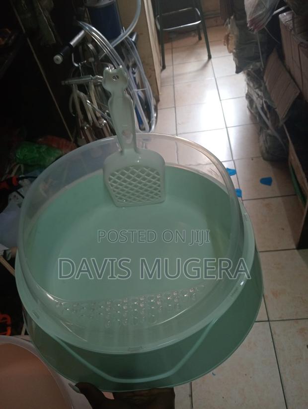 Quality Semi Closed Cat Litter Box Tray With Free Scooper - thumbnail 2