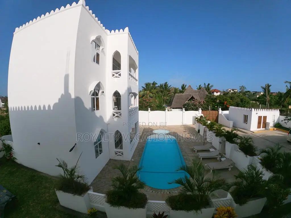 4 Bedroom Private Villa in Diani Beach With Swimming Pool.