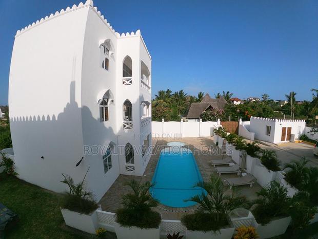 4 Bedroom Private Villa in Diani Beach With Swimming Pool. - thumbnail 4