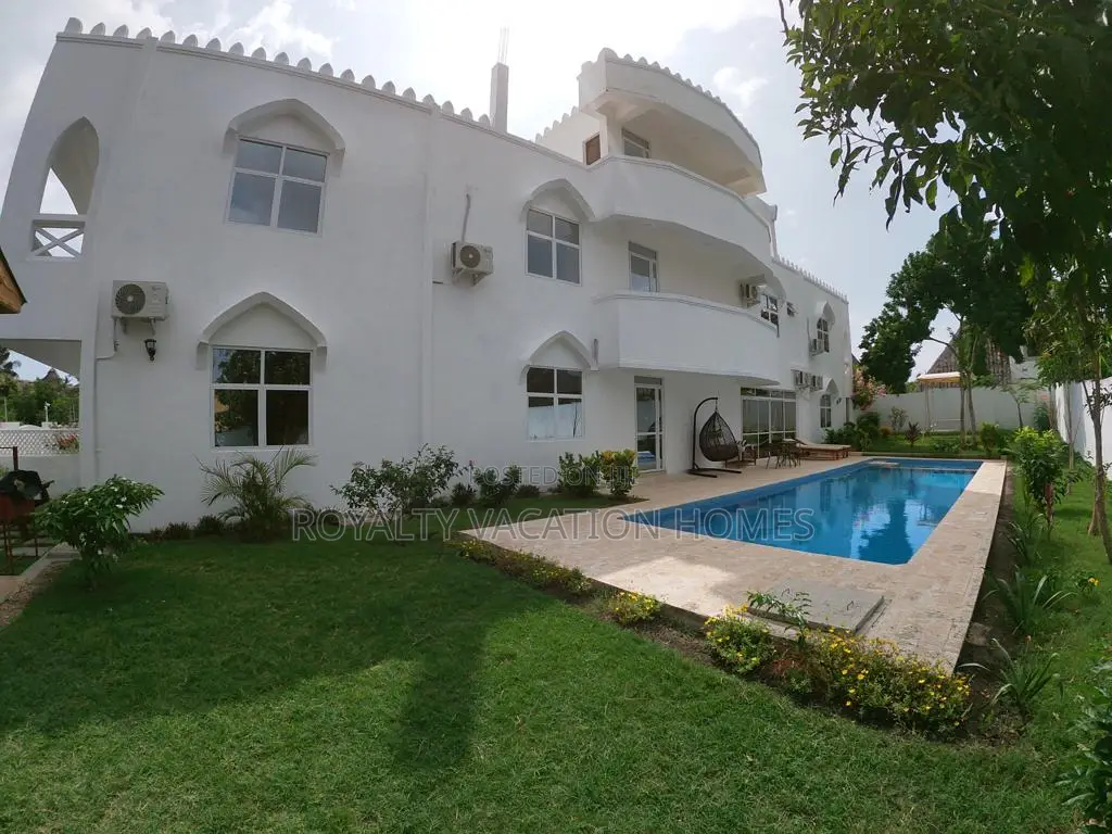 4 Bedroom Private Villa in Diani Beach With Swimming Pool.