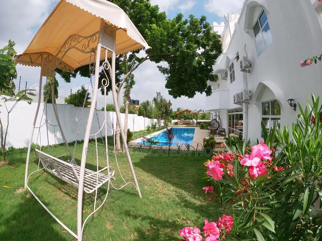 4 Bedroom Private Villa in Diani Beach With Swimming Pool.