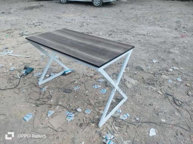 1.2m Metallic Stand Table
