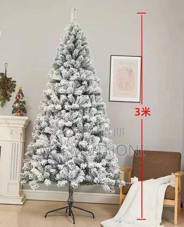 XXL (10 Ft)New Large Scale Snow Flocked Christmas Tree