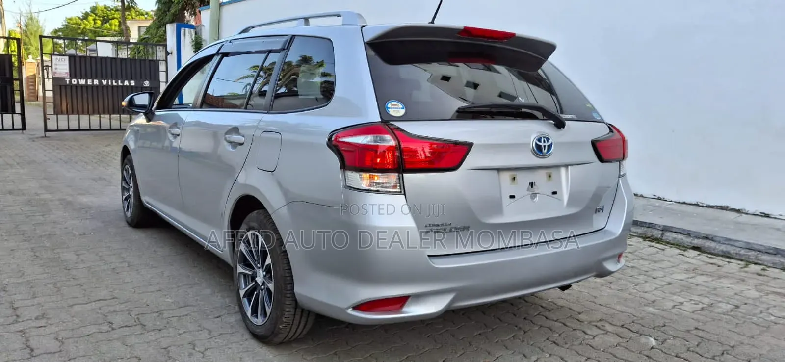 Toyota Corolla Fielder 1.5 Hybrid FWD 2018 Silver