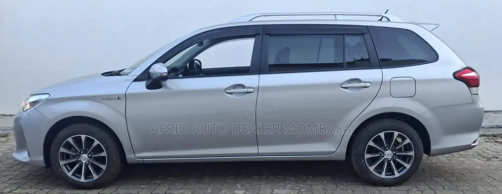 Toyota Corolla Fielder 1.5 Hybrid FWD 2018 Silver