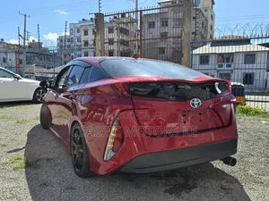 Toyota Prius Four Touring 2018 Red