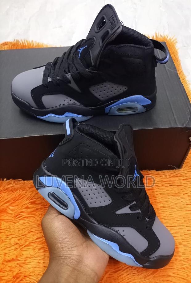 Boy Jordan 6 - main view