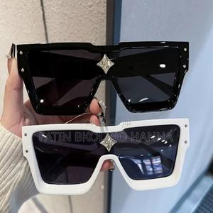 Louis Vuitton Unisex Sunglasses - thumbnail 2