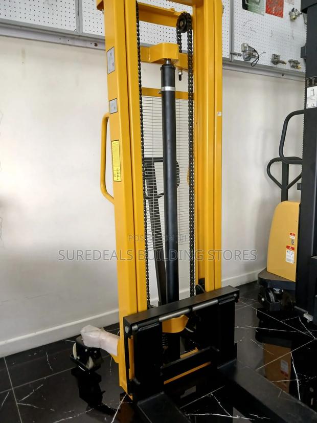 2-Ton Stacker With 1600mm Lift Height - thumbnail 3